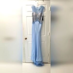 NWT BEAUTIFUL BEADED GOWN SIZE 6 IN ICE BLUE